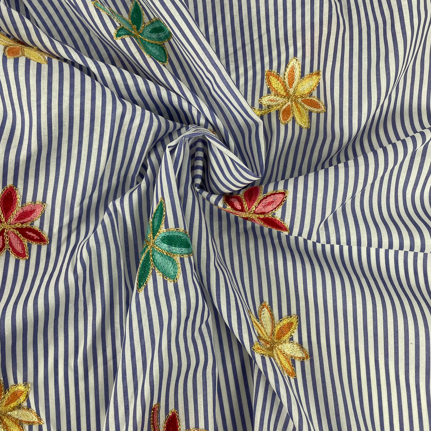 Coton rayures fleurs brodées