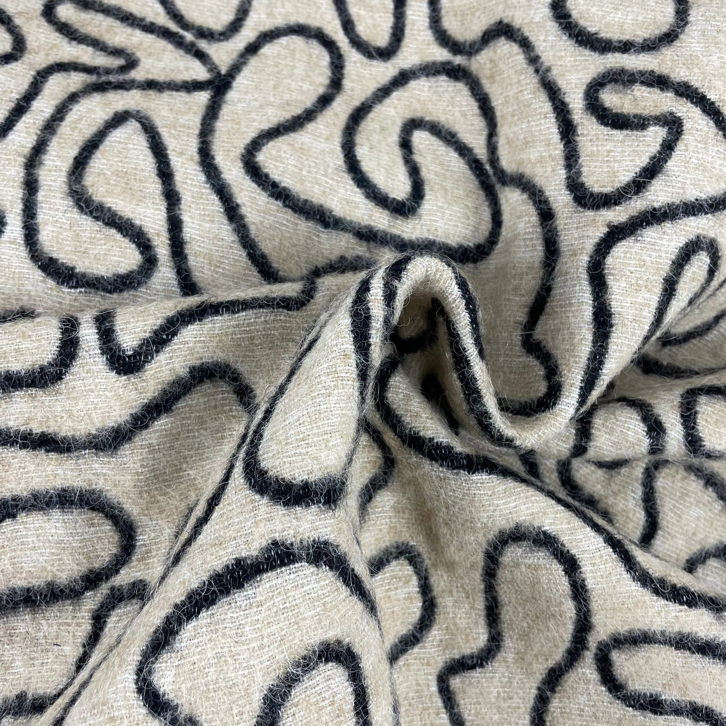 Lainage doodling beige et noir