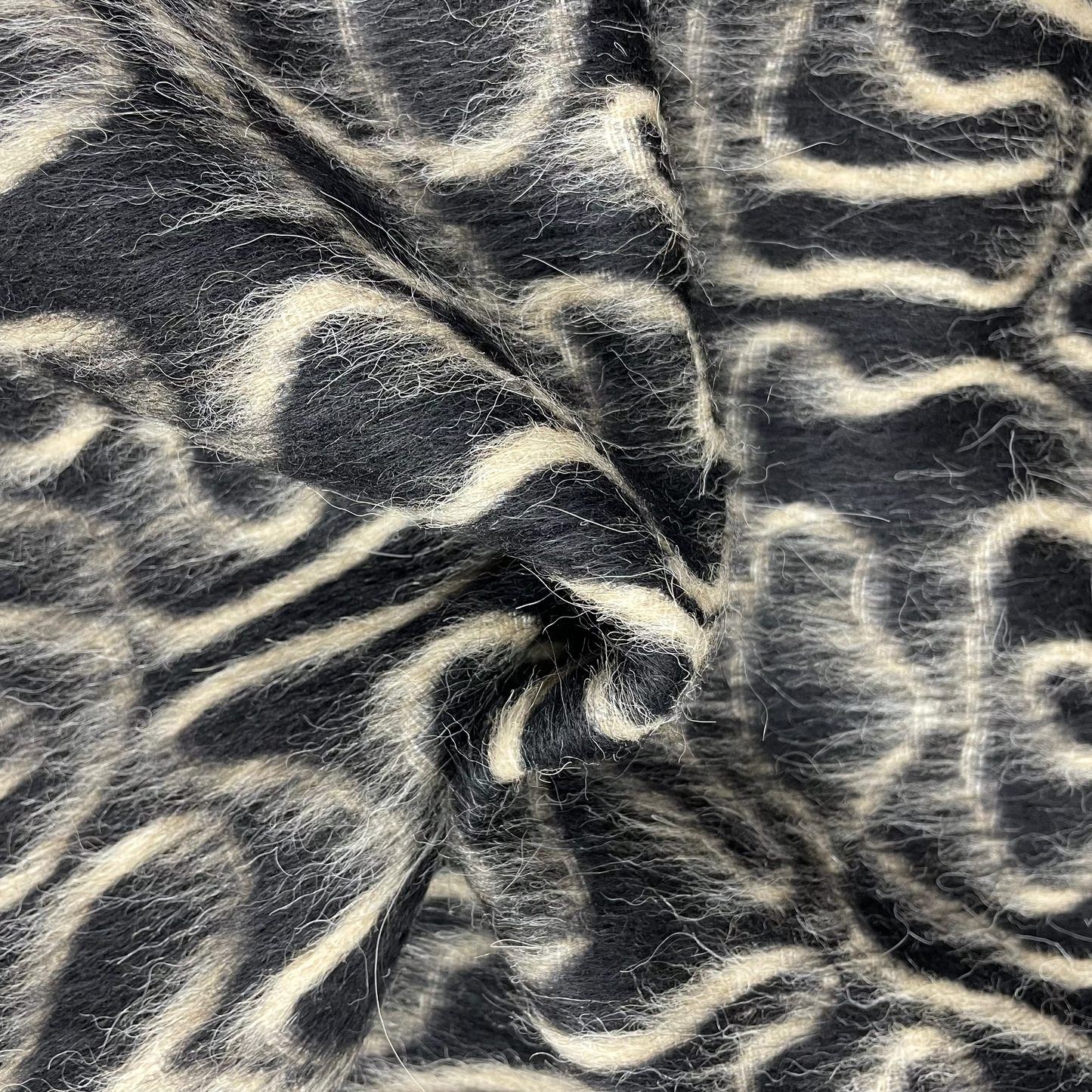 Lainage doodling beige et noir