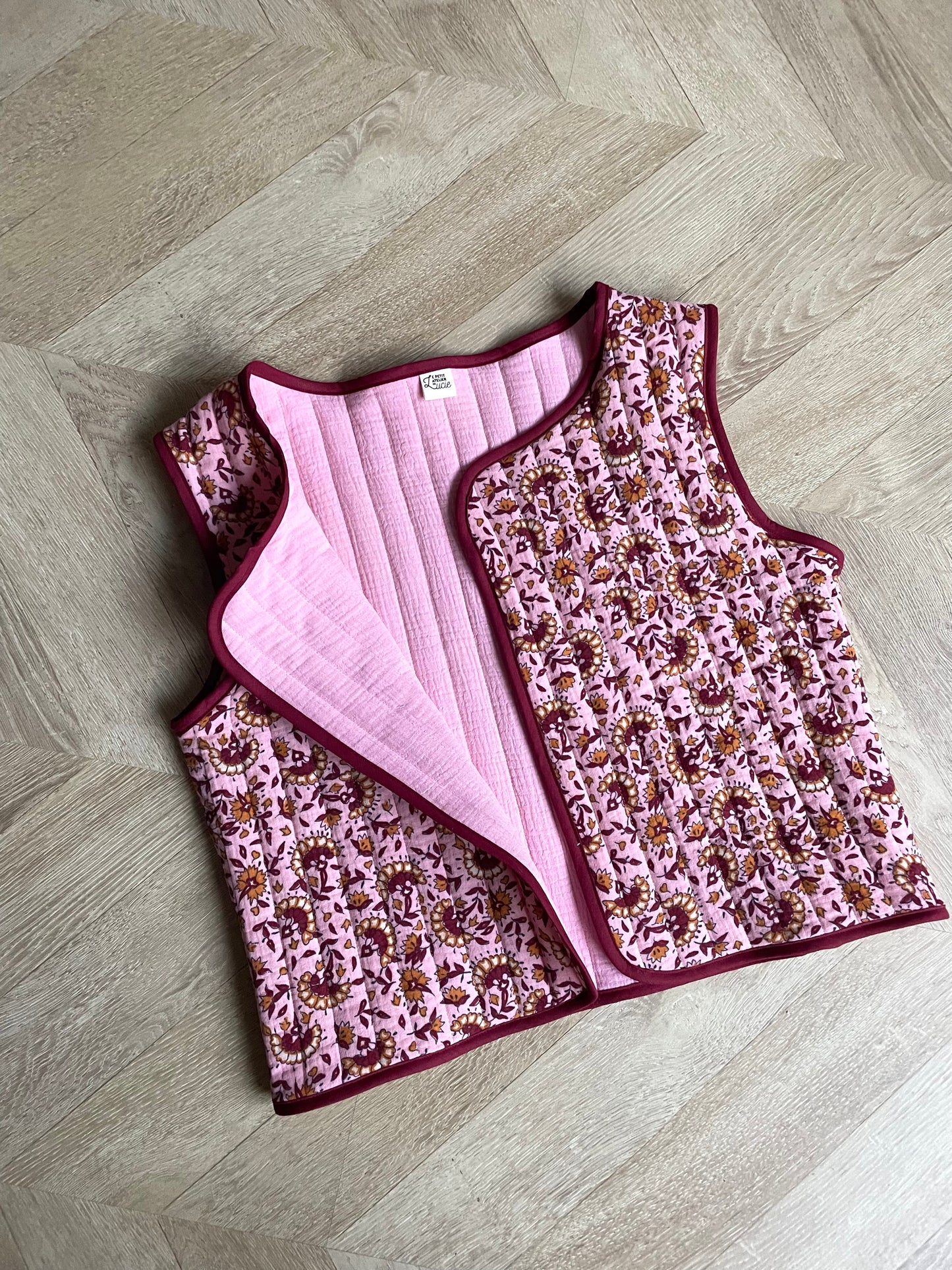 Gilet sans manche fleuri rose